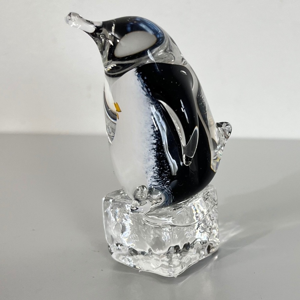 Unbranded Art Glass Penguin Figurine OS‎ Black White Ice Cube Base Sculpture 4"